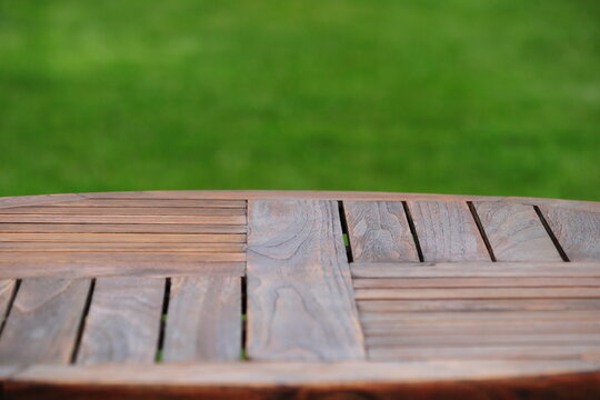 drewniany okrągły st&oacute;ł ogrodowy z drewna tekowego
wooden round teak garden table