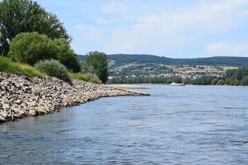 Rhein bei niedrigem Wasserpegel