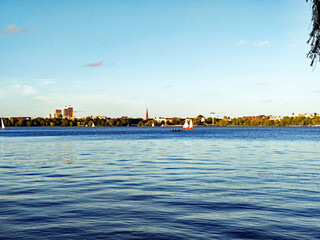 Fototapeta premium Alster Hamburg Panorama östliches Ufer Mundsburg
