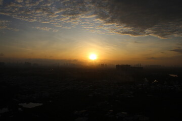 Obraz premium Sunrise scene from the rooftop at Ho Chi Minh City - Vietnam