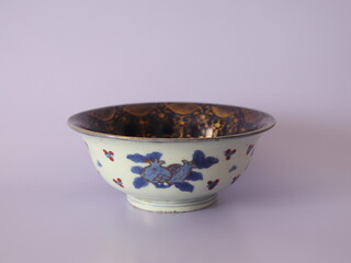 日本の古い伊万里焼の陶器のお皿