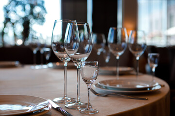 Empty wine glasses are on the table in the restaurant.