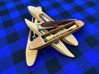 Vintage wooden boat shuttles for weaving. Wooden shuttles. Weaving equipment. Bobbin for yarn. Vintage reels for woolen mills. Bobbin for spindle bobbin machine.
