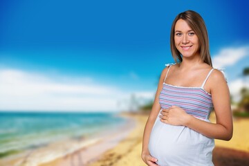 Fototapeta na wymiar Pregnant woman on the beach happy mood. Happy pregnant woman Walking on beach.