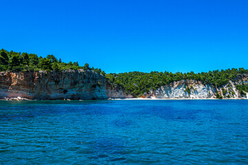 Obraz premium Amazing view of Spartines beach during boating in Alonissos island, Greece