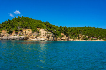 Obraz premium Amazing view of Spartines beach during boating in Alonissos island, Greece