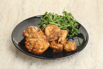 Roasted chicken leg with rucola