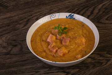Peas cream soup with smoked ribs