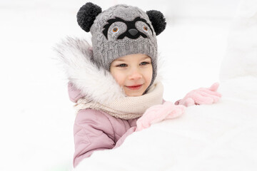 Obraz premium portrait of a happy child on a winter snowy day