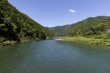 浅尾（あそお）沈下橋から見た仁淀川（高知県越知町）