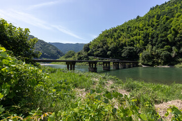 Fototapeta premium 浅尾（あそお）沈下橋（高知県仁淀川）
