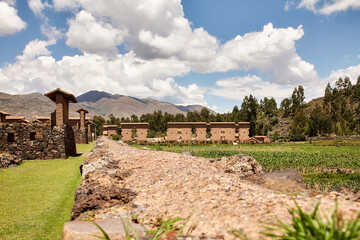 Fototapeta na wymiar Archäologischestätte auf dem Weg zum Titicaca-See