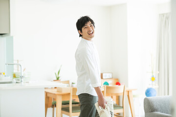 男性　家事 © japolia