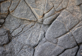 Eine Steintextur eines Felsen der einen vulkanischen Ursprung hat.
