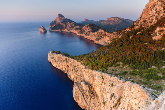 punta de La Nau y islote de Es Colomer,peninsula de Formentor, Pollen&ccedil;a, Parque natural de la Sierra de Tramuntana, Mallorca,Islas Baleares, Spain.