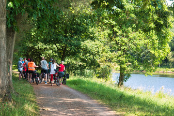 Fahrradfahrer an der Ems in Meppen
