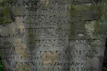 Starożytne kamienne nagrobki na Cmentarzu All Saints Cemetery w Jesmond, Newcastle - obrazy, fototapety, plakaty