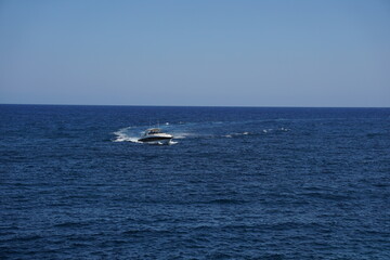 Schiff auf dem Weg zum Hafen von Cala d'Or, Mallorca