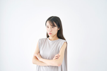 Obraz premium 不機嫌な女性 白バック