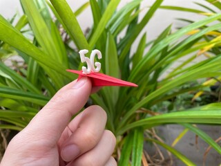 5G speed - hand holding a paper plane