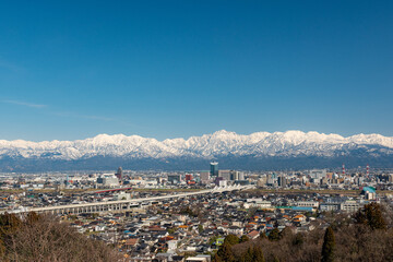 Obraz premium 富山市と立山連峰