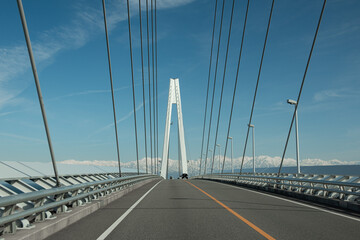 Obraz premium 新湊大橋と立山連峰