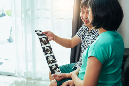 the parents with ultrasound films