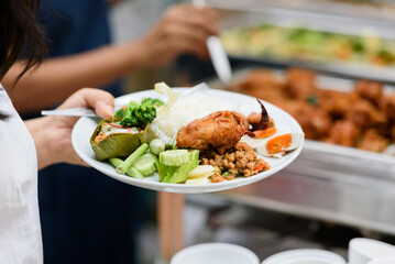 scooping the food, catering, dinner time
