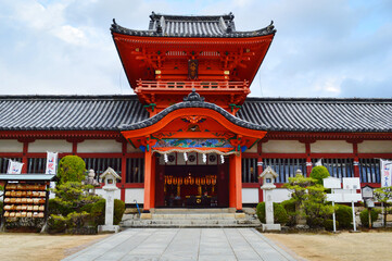 冬に参拝した松山市道後温泉の絢爛豪華な伊佐爾波神社