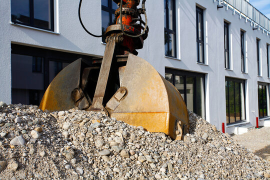 Hausbau | Baggerschaufel | Erdarbeiten