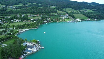 Fototapeta na wymiar turquoise lake