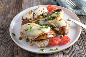 Gratinated turkey breast on sourdough bread