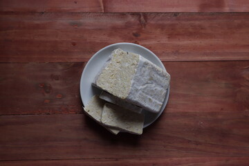 Raw tempe, Tempe is made from fermentation of soybean seed.