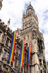 Rathaus in München mit Pride-Fahnen