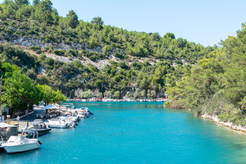 Naklejka premium Panorama of Mallorca, a lovely bay with opulent yachts off the Santa Ponsa coast in the Balearic Islands' Mediterranean Sea.