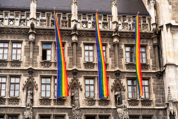 Rathaus in München mit Pride-Fahnen