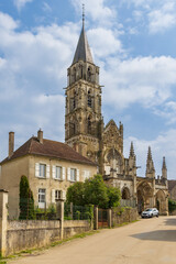 Fototapeta na wymiar Eglise Notre-Dame in Saint-Pere in France is a miniature copy of the Notre-Dame in Paris.