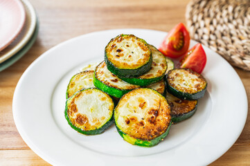 焼いたズッキーニ