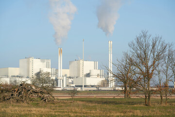 M&uuml;llverbrennungsanlage in Magdeburg am Ufer des Flusses Elbe 