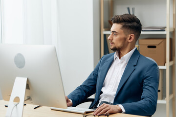 Fototapeta premium handsome businessman computer desktop work self-confidence executive