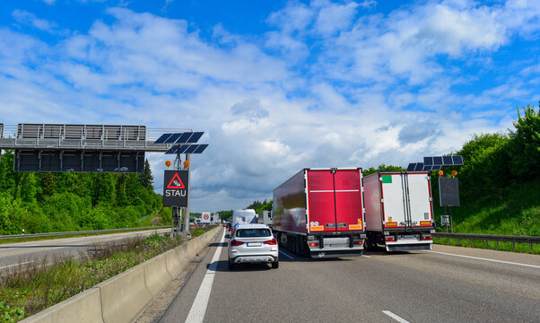 A8 Stuttgart Richtung Karlsruhe vor Ausfahrt Pforzheim