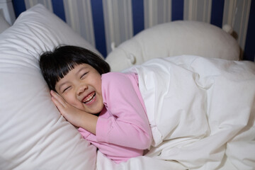 asian kid sleep on bed, sick child
