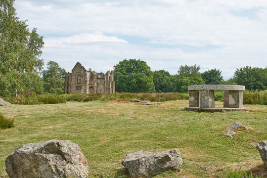 Ruine de la chapelle notre dame de bon secours du mont gargan