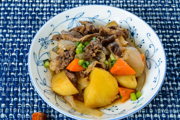 和食　肉じゃが　牛肉とじゃがいもの甘辛煮込み料理