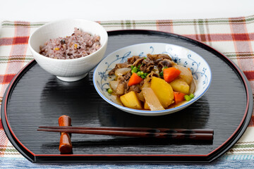 和食　肉じゃが　牛肉とじゃがいもの甘辛煮込み料理