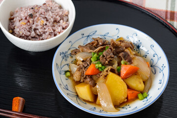 和食　肉じゃが　牛肉とじゃがいもの甘辛煮込み料理