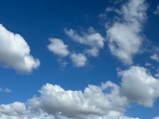 Fototapeta premium Puffy clouds with blue sky background
