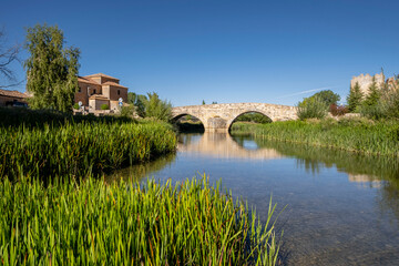 Fototapeta na wymiar Puente romano sobre el río Ucero y castillo de Osma, El Burgo de Osma, Soria, comunidad autónoma de Castilla y León, Spain, Europe