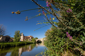 Puente romano sobre el río Ucero y castillo de Osma, El Burgo de Osma, Soria,  comunidad autónoma...