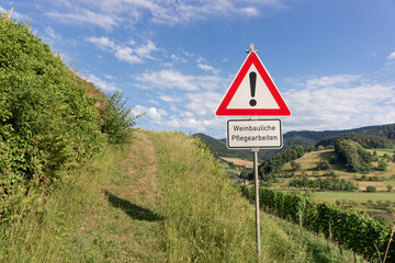 Achtung, Weinbauliche Pfegearbeiten